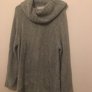 Cozy oversized green turtle neck sweater